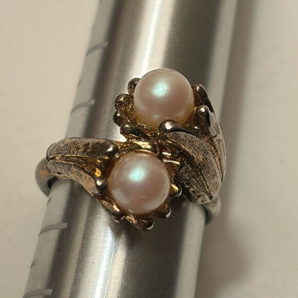 Vintage 1950’s Vogue Duo Faux Pearl Art Deco Ring in Gold Tone Setting - Picture 1 of 5